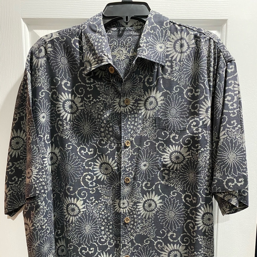 Men’s XL Tommy Bahama short sleeve shirt